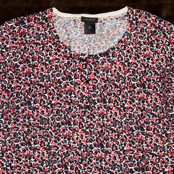 Ann Taylor M Black & Red Floral Print on White Short Sleeve Cardigan - Picture 2 of 6